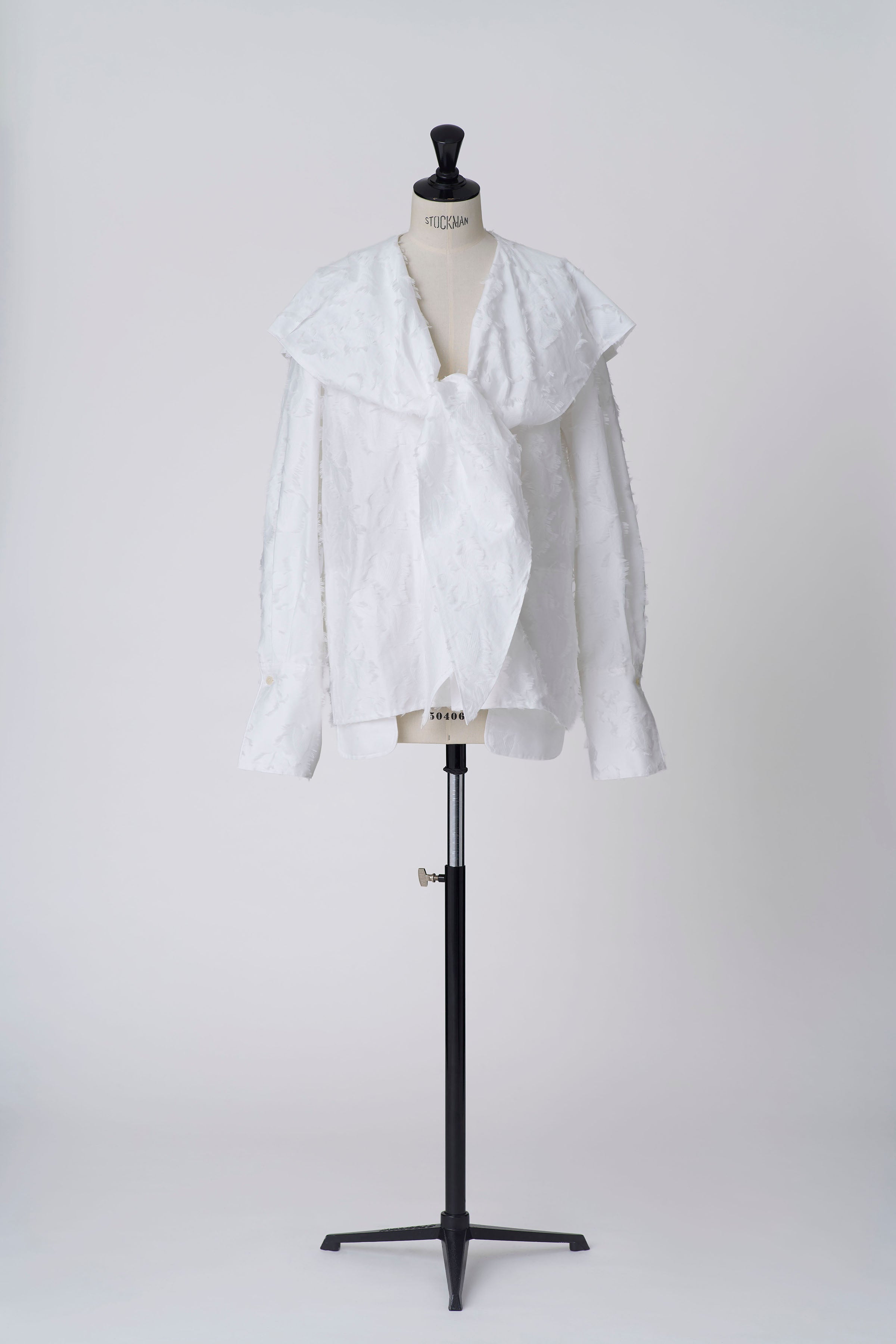 Jacquard leaf collar blouse