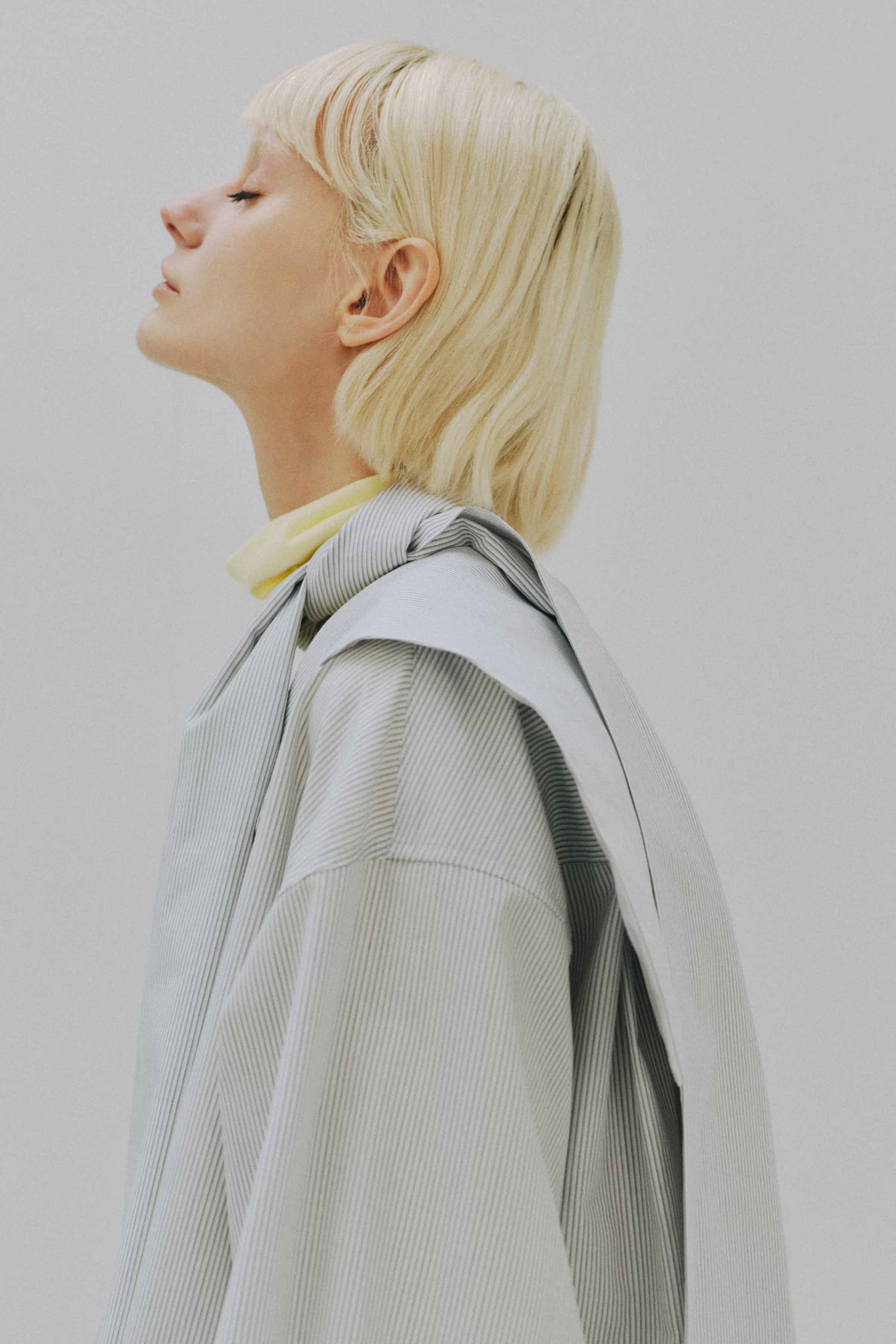 Open back turtle-neck cut sew