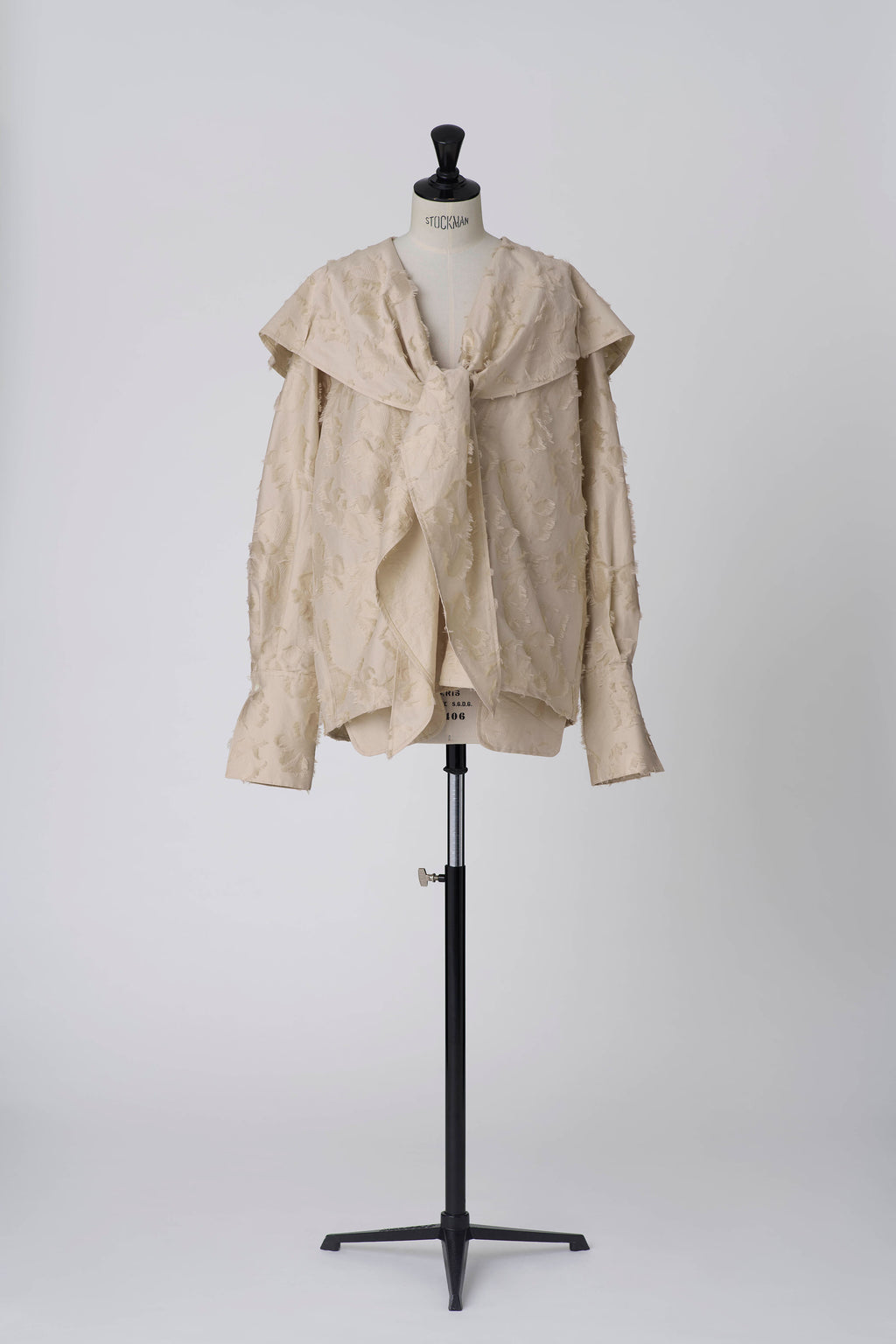 Jacquard leaf collar blouse