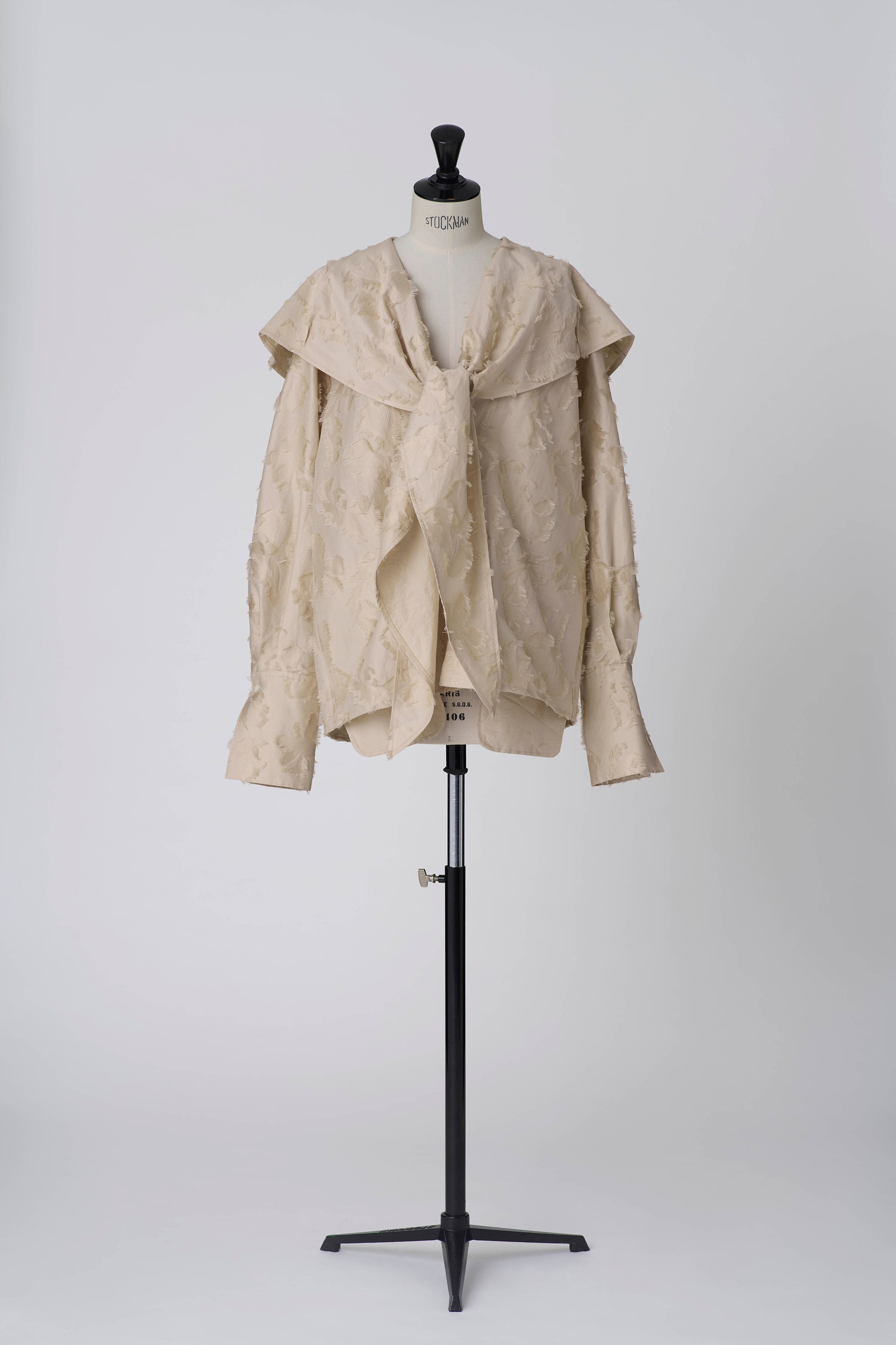 Jacquard leaf collar blouse