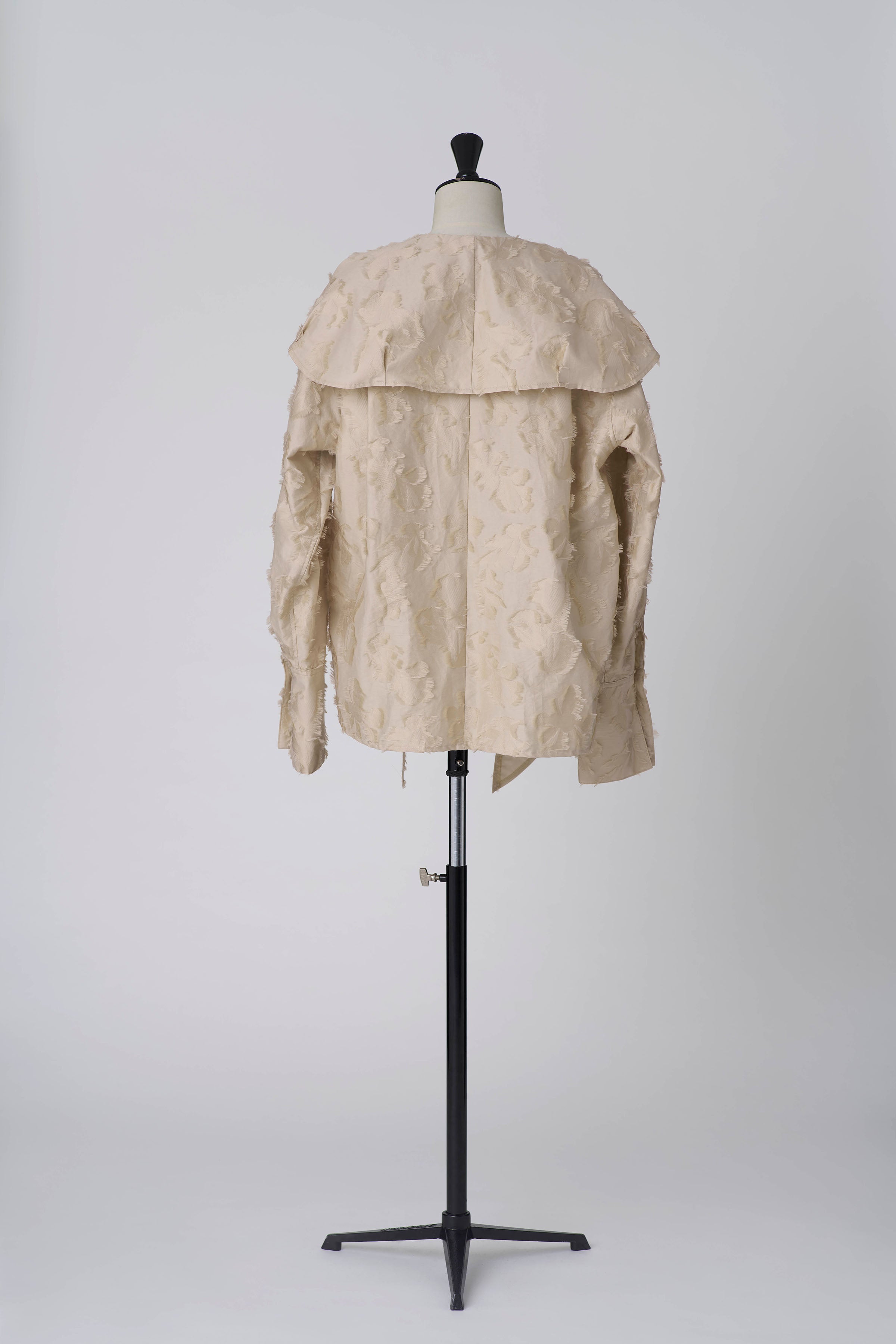 Jacquard leaf collar blouse