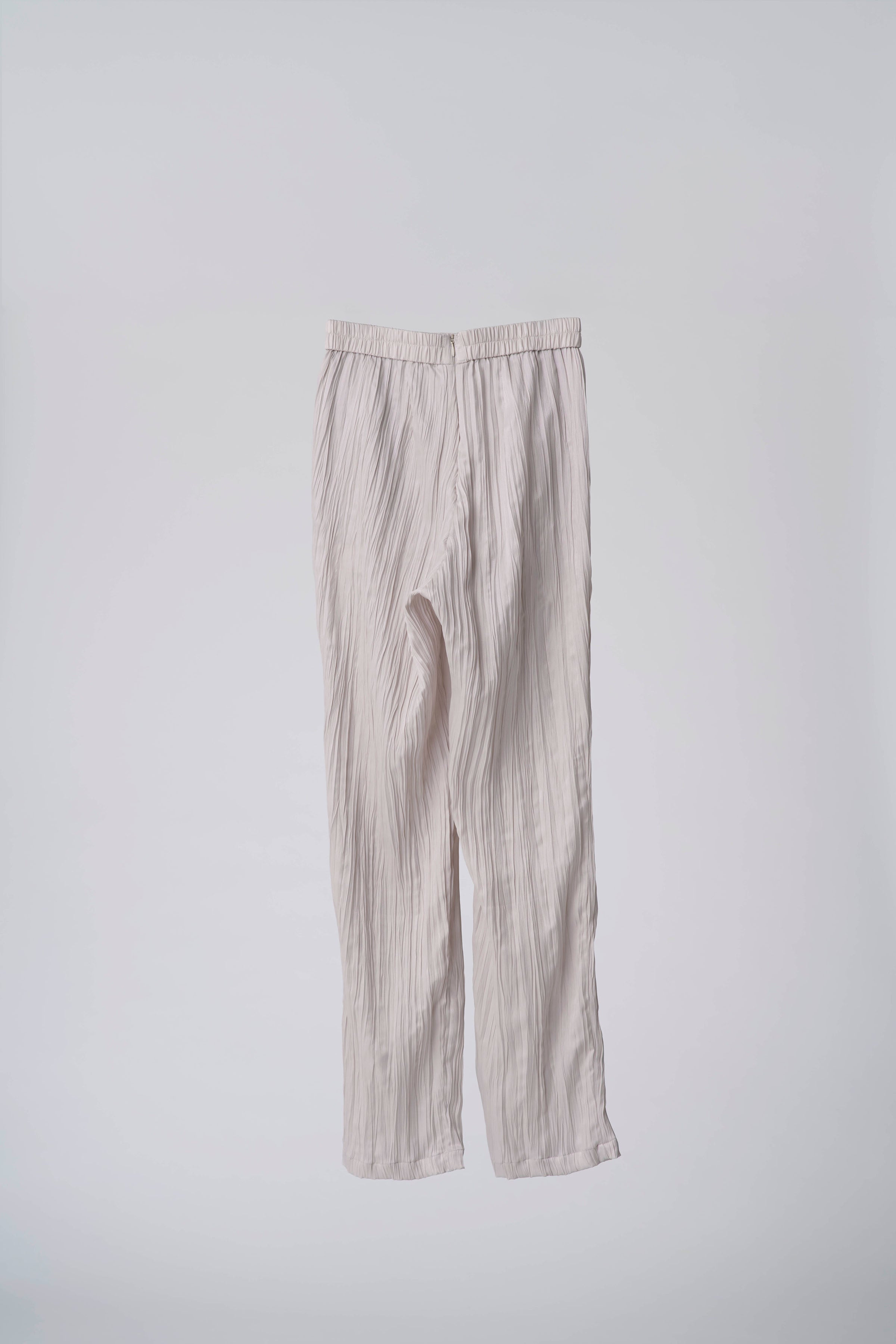 Pleated slit pants