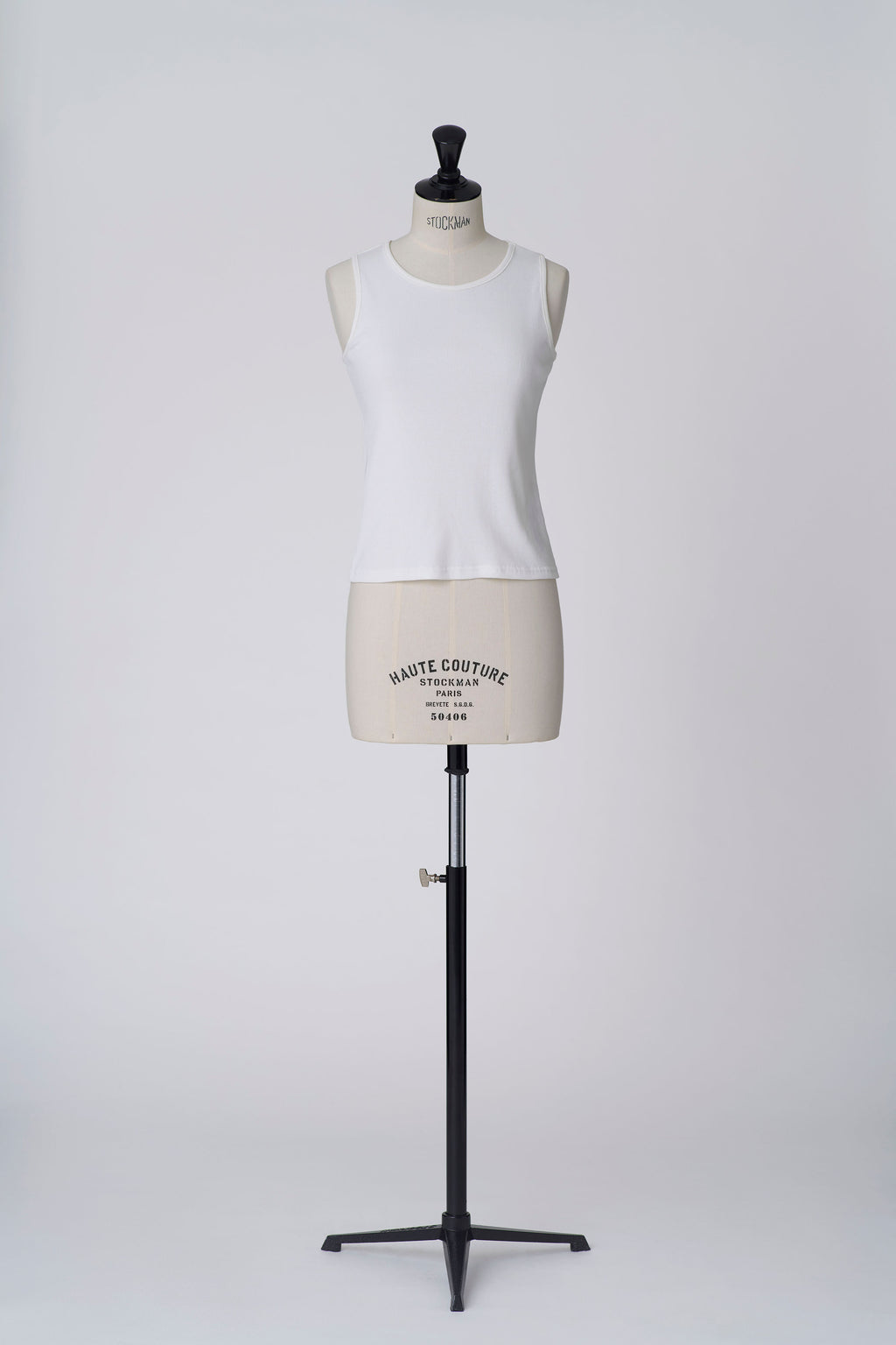 Back slit tank-top